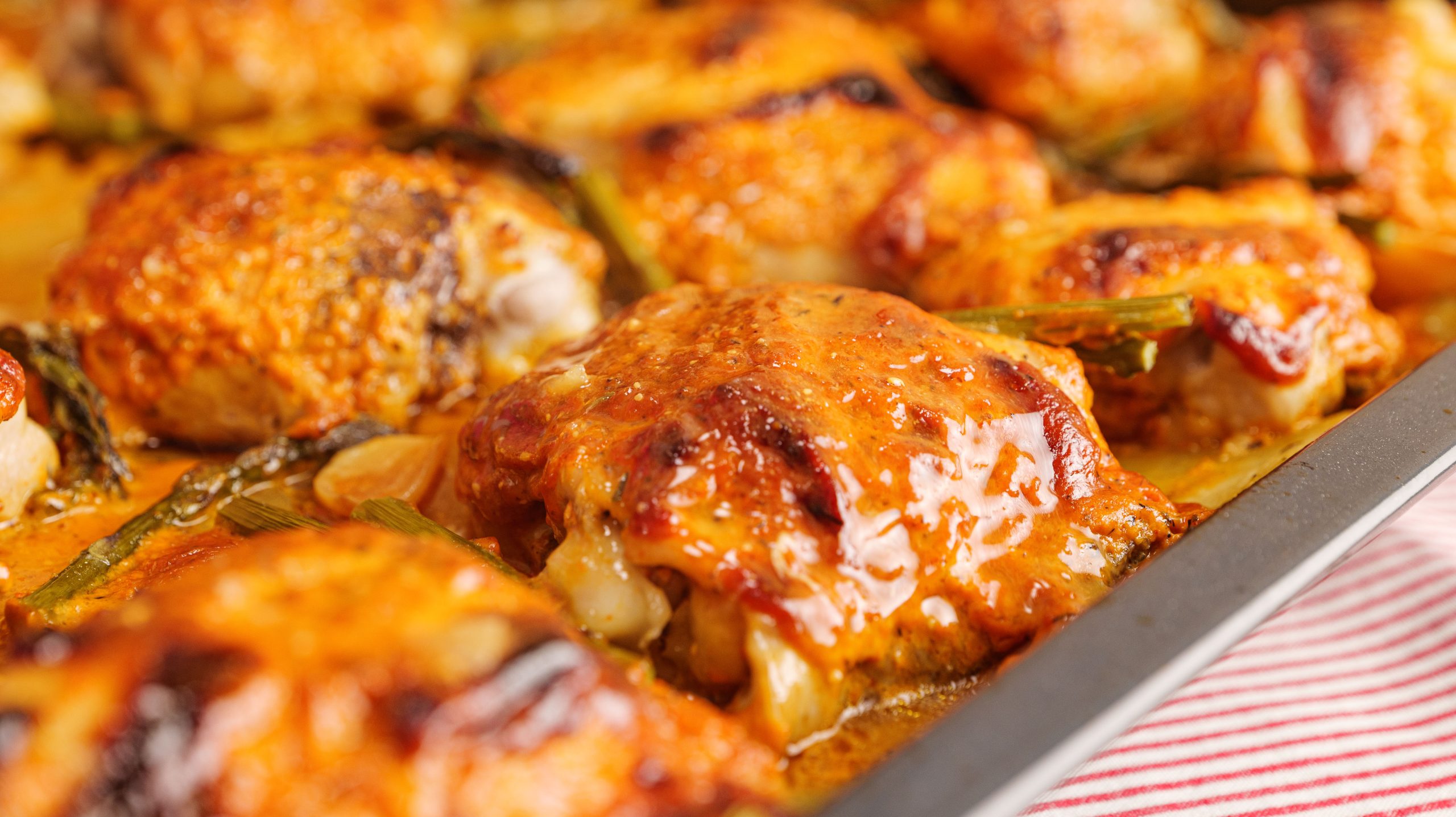 Friptură de pui cu cartofi la tavă - Idei de retete